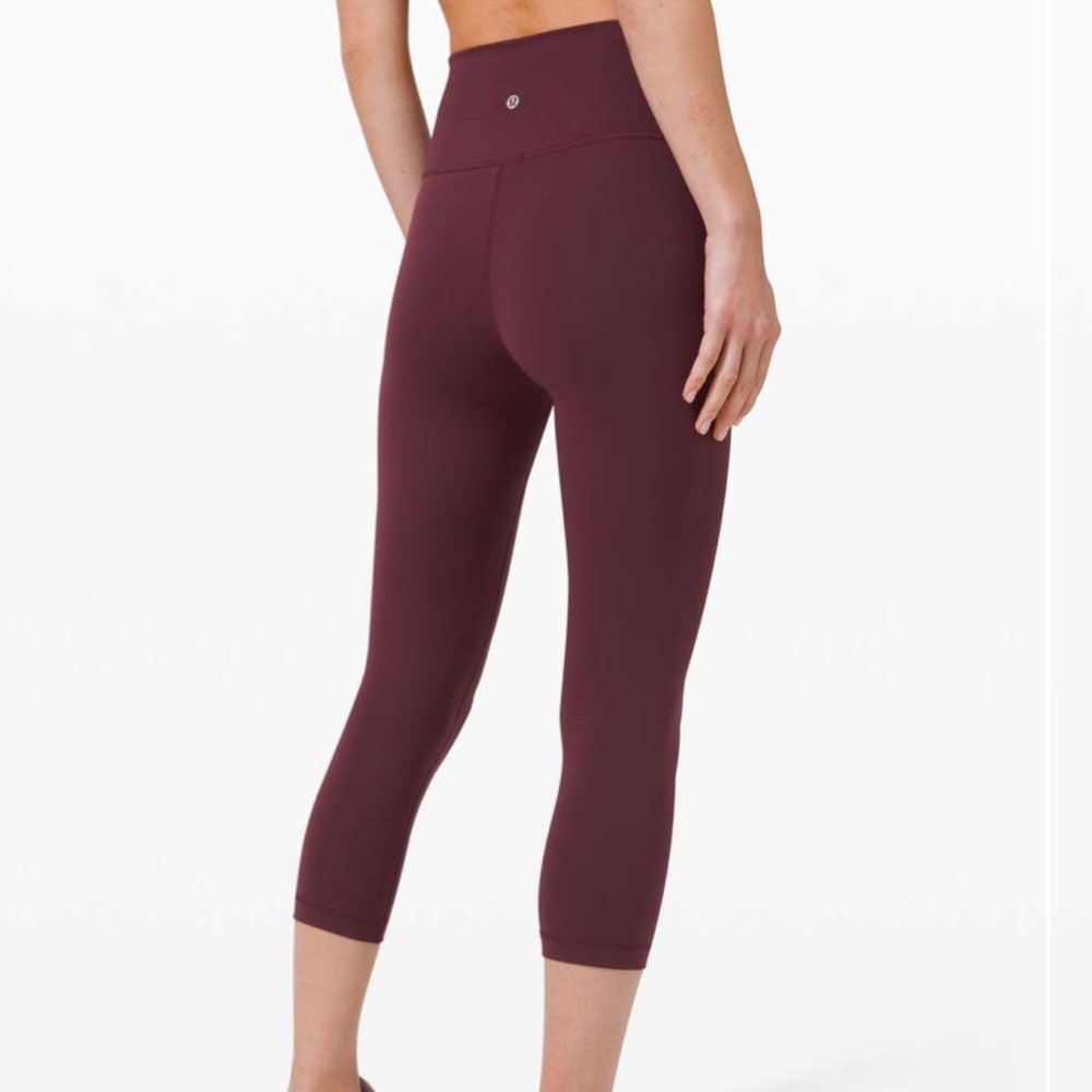 Lululemon Wunder Train High-Rise Crop 21"
Cassis Size 6